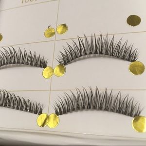 4 Pairs Mid-Long Natural Look Black False Glue On